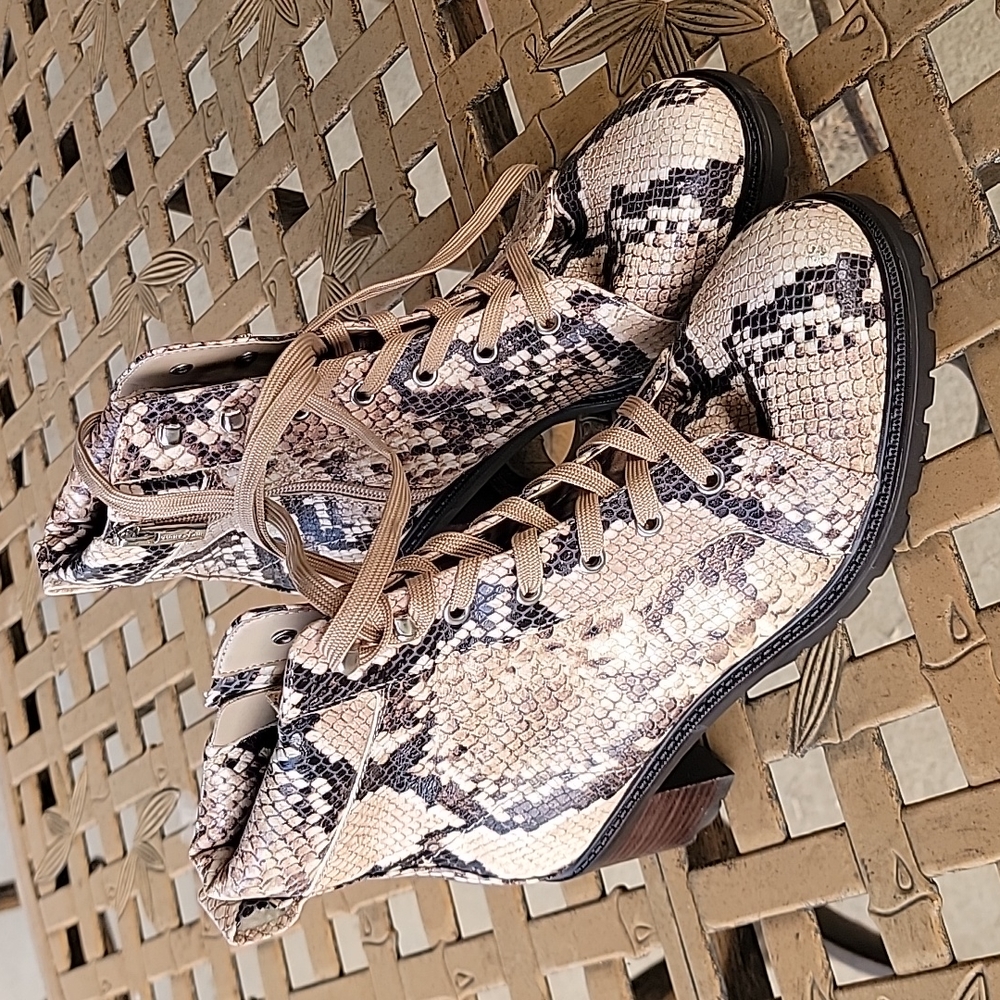 Vince Camuto Gaviana